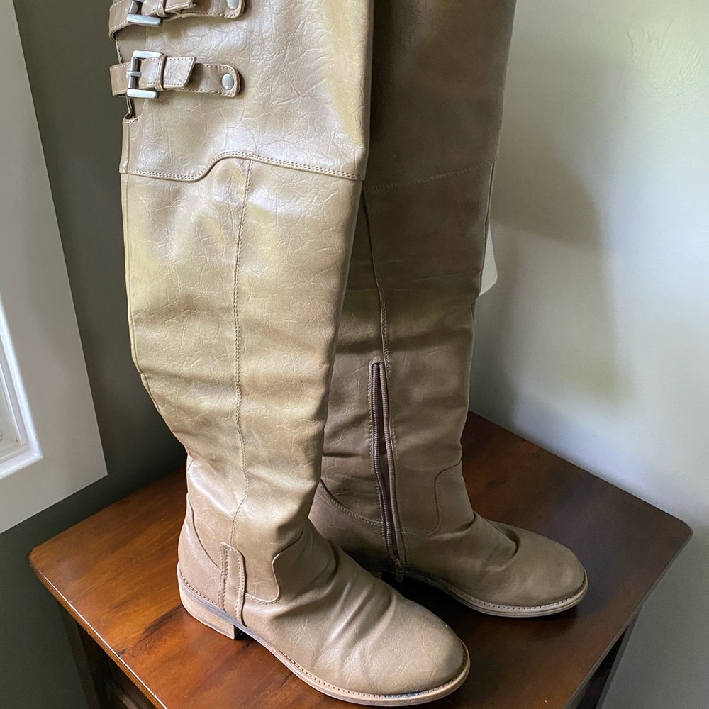 Women’s tall boot